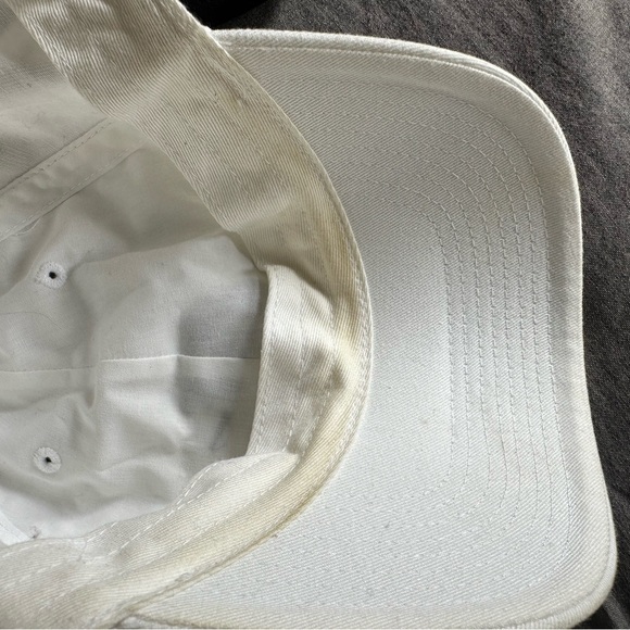 White Nike Baseball Cap - Picture 4 of 4